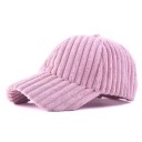 Gorra de mujer de terciopelo con amplias costillas Superficie suave tipo terciopelo Forma de béisbol Visera curvada Circunferencia 5