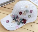 Gorra de punto para mujer decorada con flores de tela, perlas y piedras Gorra de béisbol de algodón y lino Para circunferencia de cabeza de 55 1