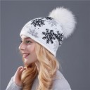 Gorro de invierno para mujer con copos de nieve. 1