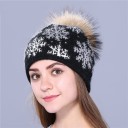 Gorro de invierno para mujer con copos de nieve. 5