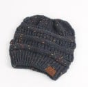 Gorro de invierno tejido para mujer con abertura para coleta o moño para cabello largo Patrón en relieve con rayas horizontales Ribete acanalado 4