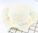 Gorro de niña con pompones 3