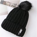 Gorro de punto aislante para mujer con gran pompón peludo Forro interior de piel Tejido de punto grueso con canalé Dobladillo vuelto 3