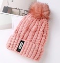Gorro de punto aislante para mujer con gran pompón peludo Forro interior de piel Tejido de punto grueso con canalé Dobladillo vuelto 6