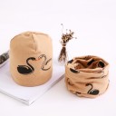 Gorro e cachecol infantil com cisne 1