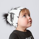 Gorro infantil Stacey con pompón peludo 2