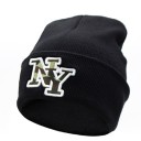 Gorro preto de inverno com inscrição NY 1
