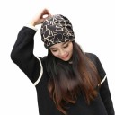 Gorro y bufanda 2 en 1 para mujer con estampado de letras grandes Modelo de algodón que cae libremente para otoño y primavera 4