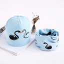 Gorro y pañuelo infantil con cisne 5