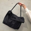 Grote zwarte dameshandtas 45 x 40 x 16 cm Omvouwbare bovenkant met uitsparing voor de hand Stevig gedraaid touwhandvat Draagbaar over de schouder 1