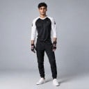 Guantes deportivos de motocross de dedos completos con estampado de corazón y pulgar reforzado en color negro con elementos rosas para conducción 3