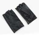Guantes sin dedos para mujer con perforaciones 2