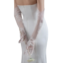 Guanti da donna lunghi in pizzo a dita intere in nylon bianco eleganti per eventi sociali e occasioni festive 2