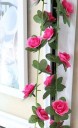 Guirlande avec des roses artificielles 11