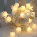 Guirlande lumineuse avec des pommes de pin 1