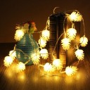 Guirlande lumineuse avec des pommes de pin 5