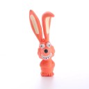 Gumová hračka pro psy ve tvaru oranžového králíka 17 x 6 x 3 cm odolná pískací hračka pro žvýkání a hraní 4