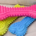 Gumová kost pro psa 10,5 x 4 cm s masážními hroty na čištění zubů a trénink kousání odolná hračka pro malé psy různých barev 3
