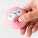 Gumový míček pro psy odolný pískací kousací míč na čištění zubů a interaktivní hru průměr 5,5 cm 4