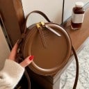 Γυναικεία κυκλική τσάντα crossbody με επάνω λαβή και ιμάντα στον ώμο Φερμουάρ με δύο οδηγούς PU δέρμα και πολυεστέρα 20 x 20 x 8 cm 5