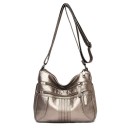 Γυναικεία τσάντα crossbody από PU δέρμα Δύο μπροστινές τσέπες με φερμουάρ Ρυθμιζόμενος ιμάντας Διαστάσεις 26 x 20 x 11 εκ. Για κάθε μέρα 8