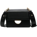 Γυναικεία τσάντα crossbody με καπάκι και μεταλλικό μισό κυκλικό στοιχείο Φαρδύς ιμάντας με καραμπίνες Τετράγωνη μορφή PU δέρμα 18,5 x 1