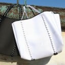 Γυναικεία τσάντα ώμου 38 x 30 x 14 cm Μεγάλη τσάντα shopper με τρύπες Μαλακή και ελαστική Ανθεκτικές λαβές περασμένες σε σωλήνες 1
