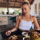 Γυναικείο μπλουζάκι με αλυσίδες στους ώμους 2