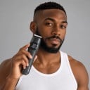 Haar- en baardtrimmer 4-in-1 voor mannen Neus- en lichaamstrimmer Batterij 1500 mAh Waterdicht IPX7 LCD-display Grijs Set voor thuis en kappers 3