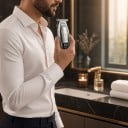 Haar- en baardtrimmer met T-blade voor mannen Instelbare snelheid LED-display Kleurrijke kammen van 1 tot 9 mm Zilveren contourtrimmer 4