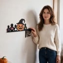 Halloweense hoekdecoratie voor deuren of spiegels Pompoen met hoed en flesjes toverdranken 25 x 14,5 cm Zwart en oranje Versiering van het frame 2