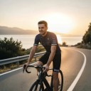 Herre cykelsæt Trøje med korte ærmer og shorts med indlæg 90 % polyester og 10 % Lycra Mørkeblå trøje og sorte shorts 7