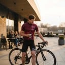 Herren Fahrradsatz Trikot mit kurzen Ärmeln und Latzshorts mit Polster 90 % Polyester und 10 % Lycra Weinrot Trikot und schwarze Shorts 7