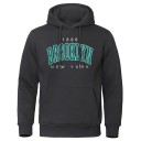 Herren Hoodie mit Taschen Einfarbiger Sport Hoodie mit dezentem Brooklyn Schriftzug auf der Brust Bequemer Polyesterstoff 1