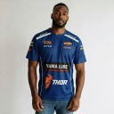 Herren T-Shirt mit kurzen Ärmeln und rundem Ausschnitt mit Druck im Stil eines Motocross-Teamtrikots und weißen Streifen in Dunkelblau 3