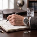 Herrenarmbanduhr mit arabischen Ziffern Leuchtzeiger und Indizes Wasserdicht 100 m Gehäuse 36 mm Edelstahl 316L Für jeden Tag und Schwimmen 8