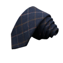 Herrenkrawatte aus Baumwolle mit Karomuster 145 x 6 cm Moderne gemusterte Krawatte Stilvolles Accessoire für Männer für Arbeit und gesellschaftliche Anlässe Elegante schmale Krawatte 2