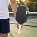 Hiilikuitupickleball-maila kineettisellä rungolla Energian varastointi ja voiman siirto Paksuus 16 mm Musta sinisellä reunalla Harjoitteluun 6