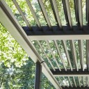 Hliníková bioklimatická pergola s ruční žaluziovou lamelovou střechou rozměr 3 x 3 m vodotěsná s práškovým nástřikem antracitová na terasu 3