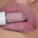 Huulipuna glitterillä 3