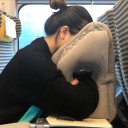 Ilmatäytteinen matkatyyny niskan ja pään tukemiseen 3