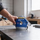 Íman de soldadura FM1-L em forma de seta Ângulos de 45 e 90 graus Capacidade de 75 kg Dimensões 19,8 x 13,6 x 2,7 cm Azul Para soldadura 3