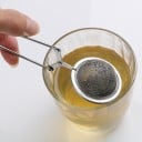 Infuseur à thé en vrac avec poignée en acier inoxydable La boule en maille s'ouvre par pression Dimensions 15 x 4,5 cm Pour tasse et verre 4