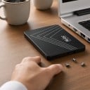 Intern SSD 1 TB 2,5" med SATA 6 Gb/s och skrivhastighet upp till 510 MB/s med 3D NAND-minne 100 x 70 mm i svart färg som stor disk för PC och bärbar 5