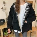 Jachetă de primăvară pentru femei, oversized, cu glugă. Fodera în carouri în glugă. Închidere cu fermoar. Mari buzunare cu clapă. Poliester 3