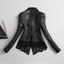 Jaqueta feminina preta de couro sintético Corte justo com acabamento em renda Fecho assimétrico com zip Colarinho de lapela grande e ombros 2