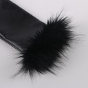 Jaqueta feminina preta de pele sintética com pelo ao longo do colarinho Corte justo e curto Colarinho peludo e bordas frontais Punhos e parte 6