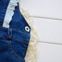 Jeans da ragazza con bretelle e stampa di coniglietti 4