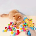 Jouet pour chats Pistolet tirant des boules en peluche 13x10 cm Ensemble avec 20 boules Jeu interactif pour chats Lancement manuel à ressort 3