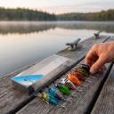 Juego de mini wobblers crankbait 8 pcs 4,5 cm en estuche de plástico Cebos artificiales flotantes con ojos 3D y anzuelos triples Para la pesca 4